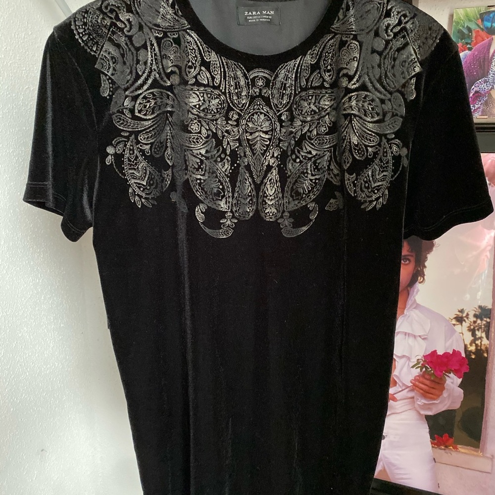 Men’s small Zara velour t-shirt